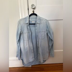 Madewell light blue chambray denim button up shirt Size S